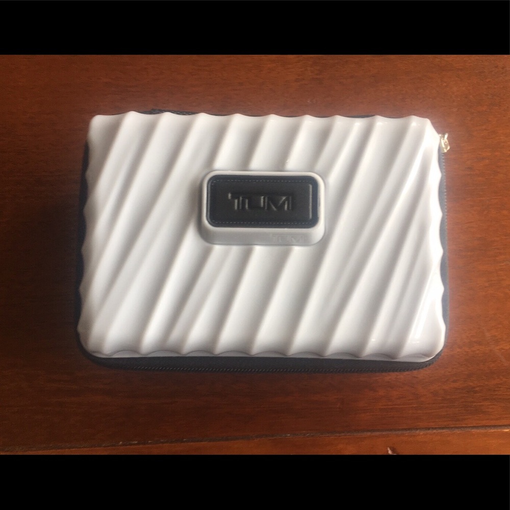Tumi toiletry travel case